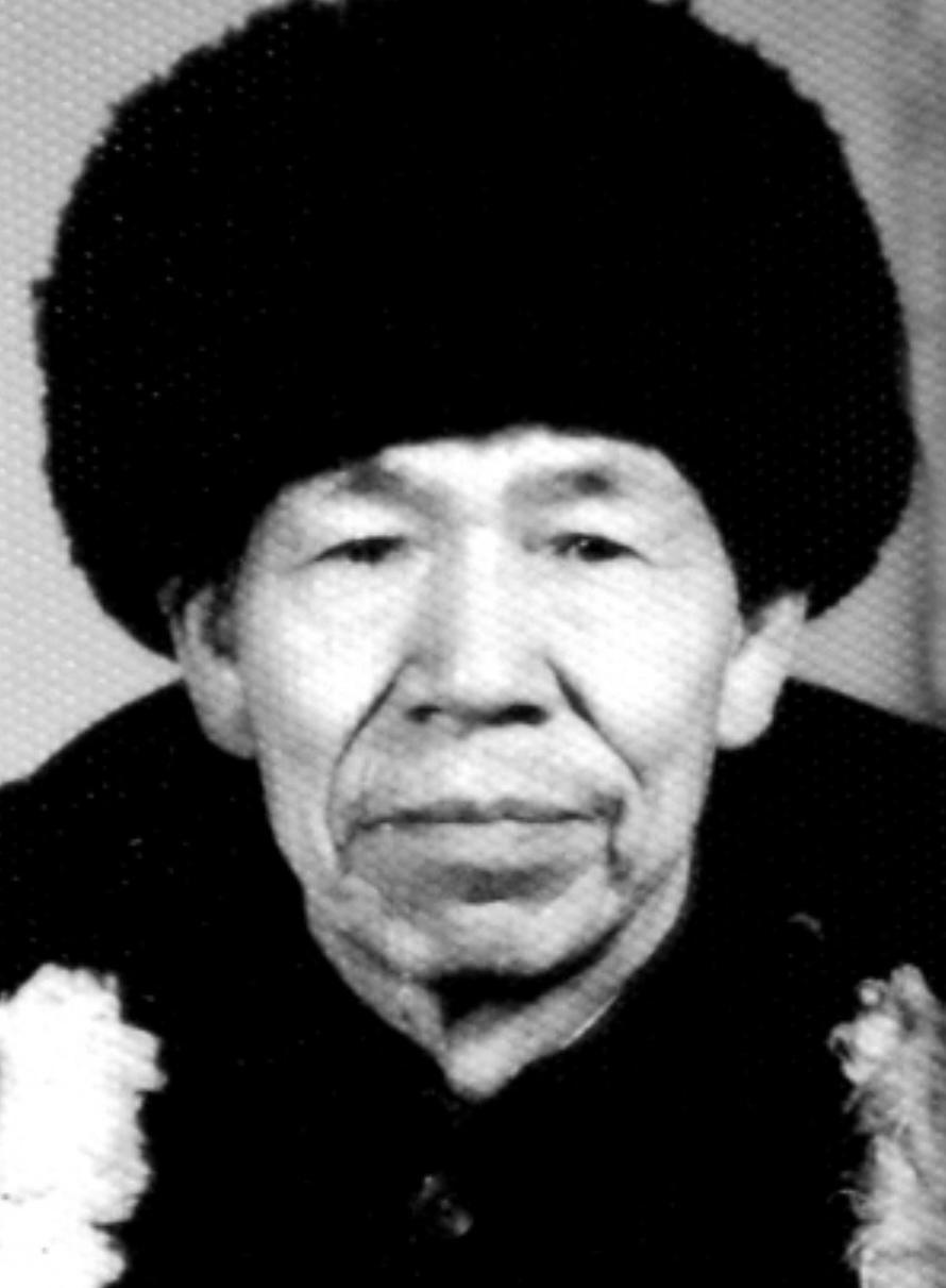 抗日战争中，一名八路军小战士完成任务返回驻地时，突然，看到几名日本兵在河里洗澡，
