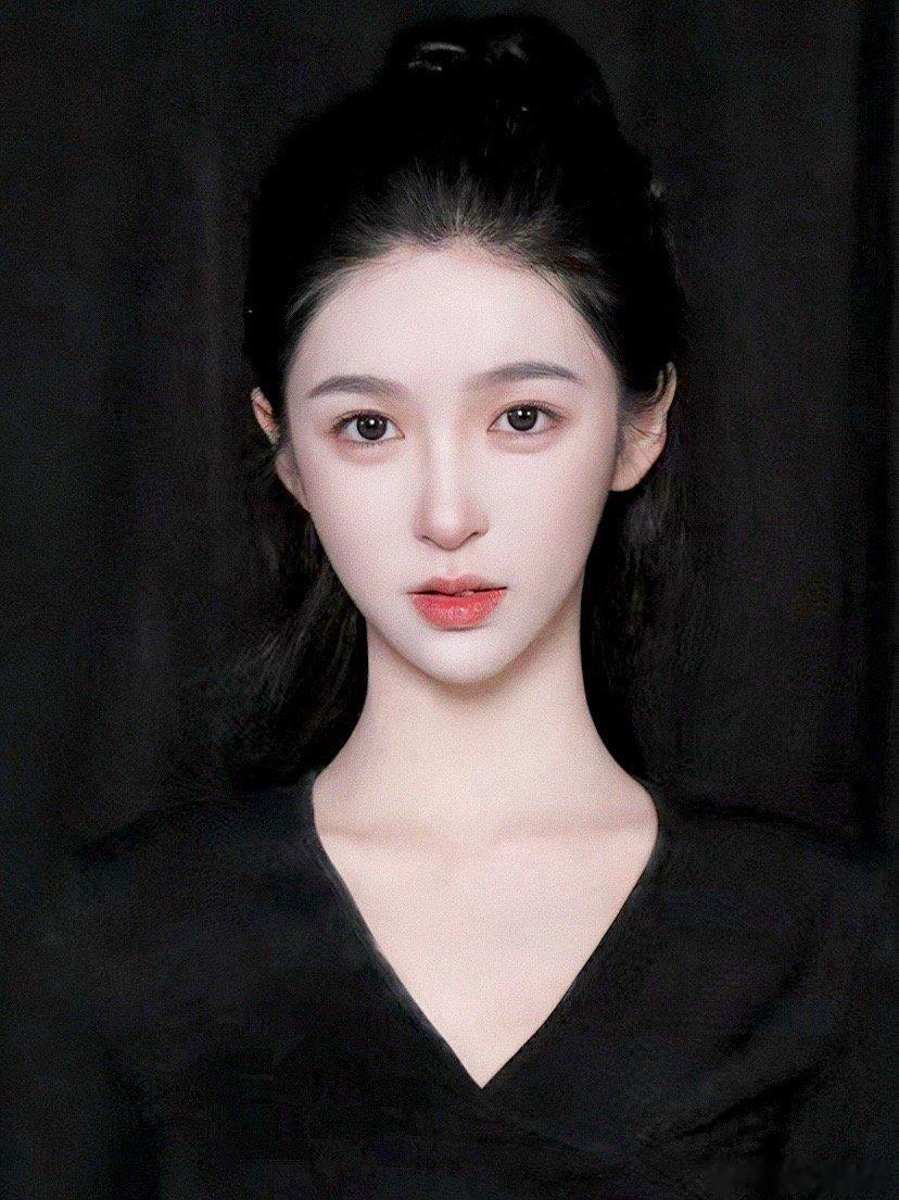 突然要一张证件照 然后翻来翻去只在相册里找到这张比较正式 叫豆包换成蓝底照片 结