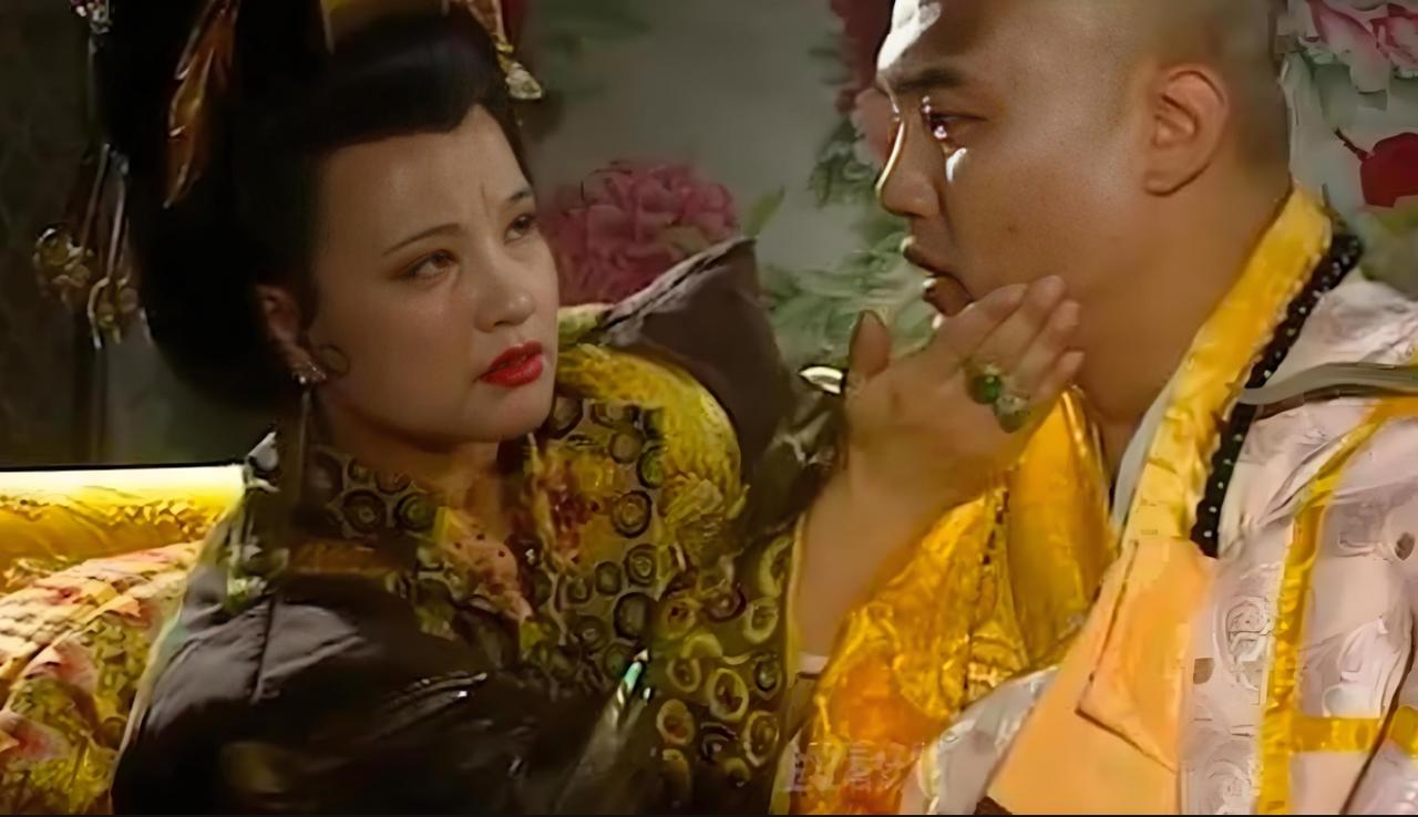 一晚，太平公主秘密地把冯小宝带到了武则天寝宫，隔着帘子，冯小宝第一次近距离看到了