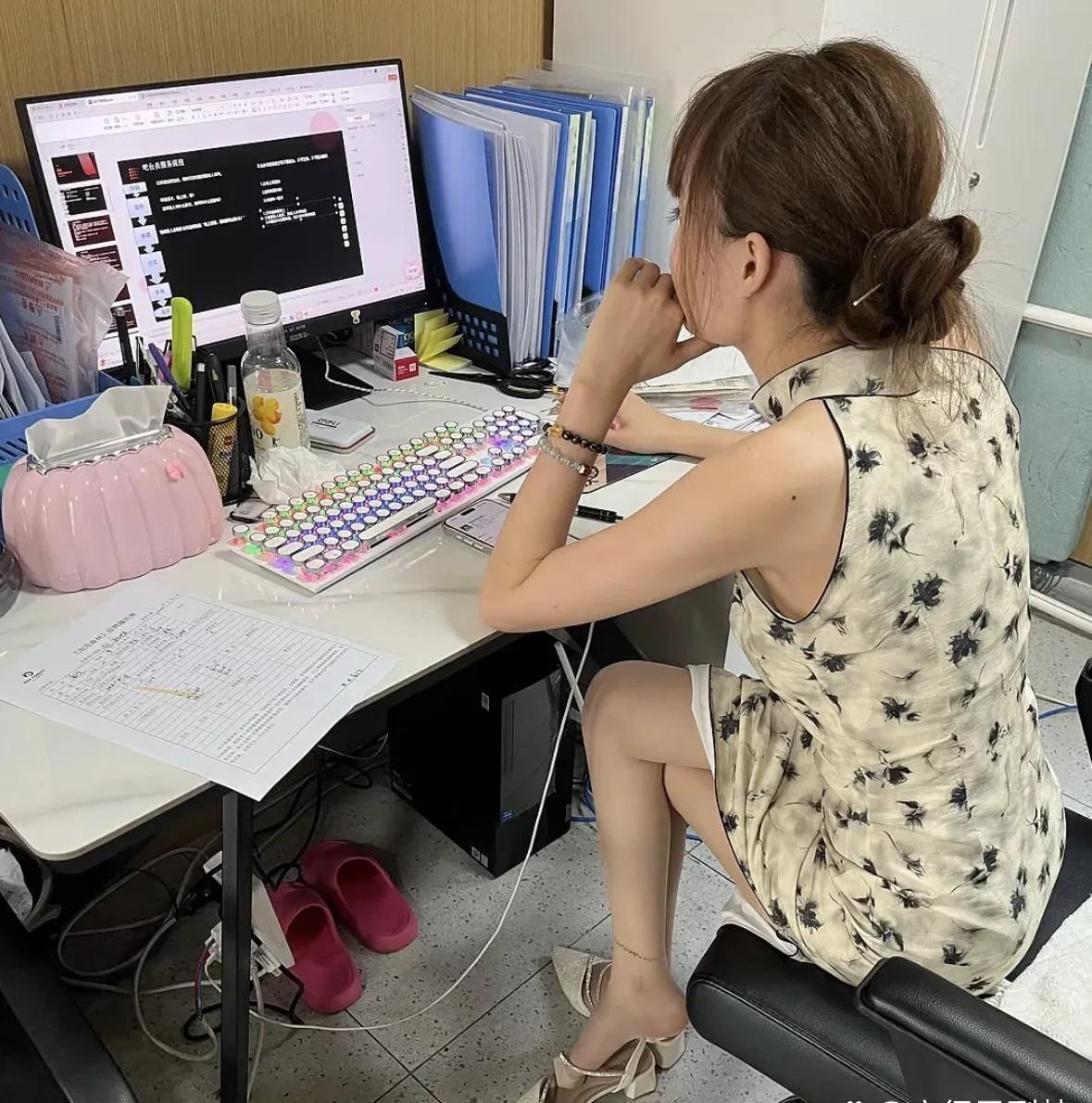 新来的财务啥都不会，为啥月薪过万，真想不明白？