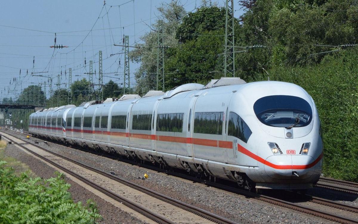 前段时间德国全国高铁突然全线瘫痪，导致大量列车停运、旅客滞留。事后官方查清楚，故