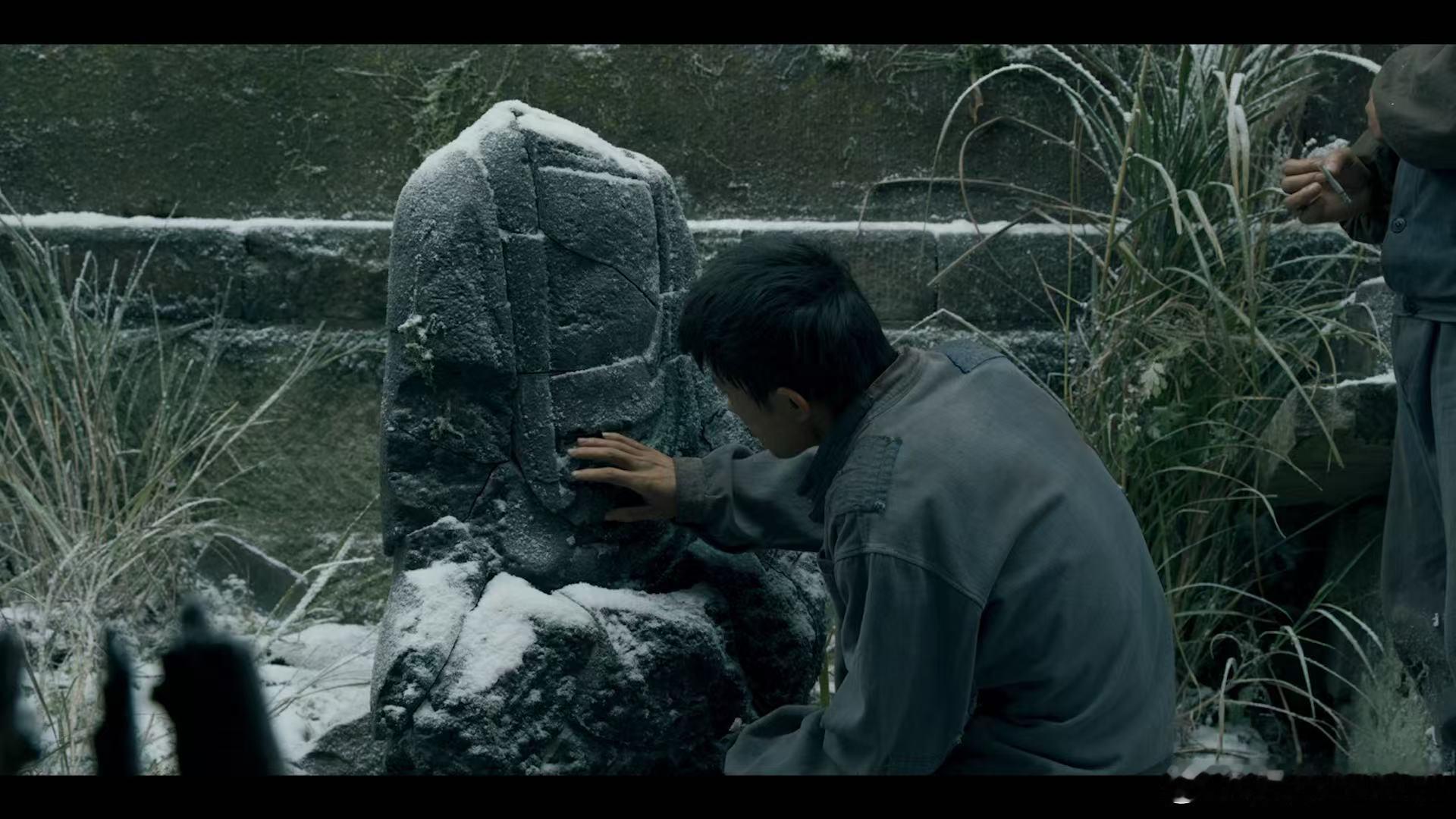 这个冬天，不妨让自己沉浸在这样一部电影里，享受片刻的宁静与温柔。 