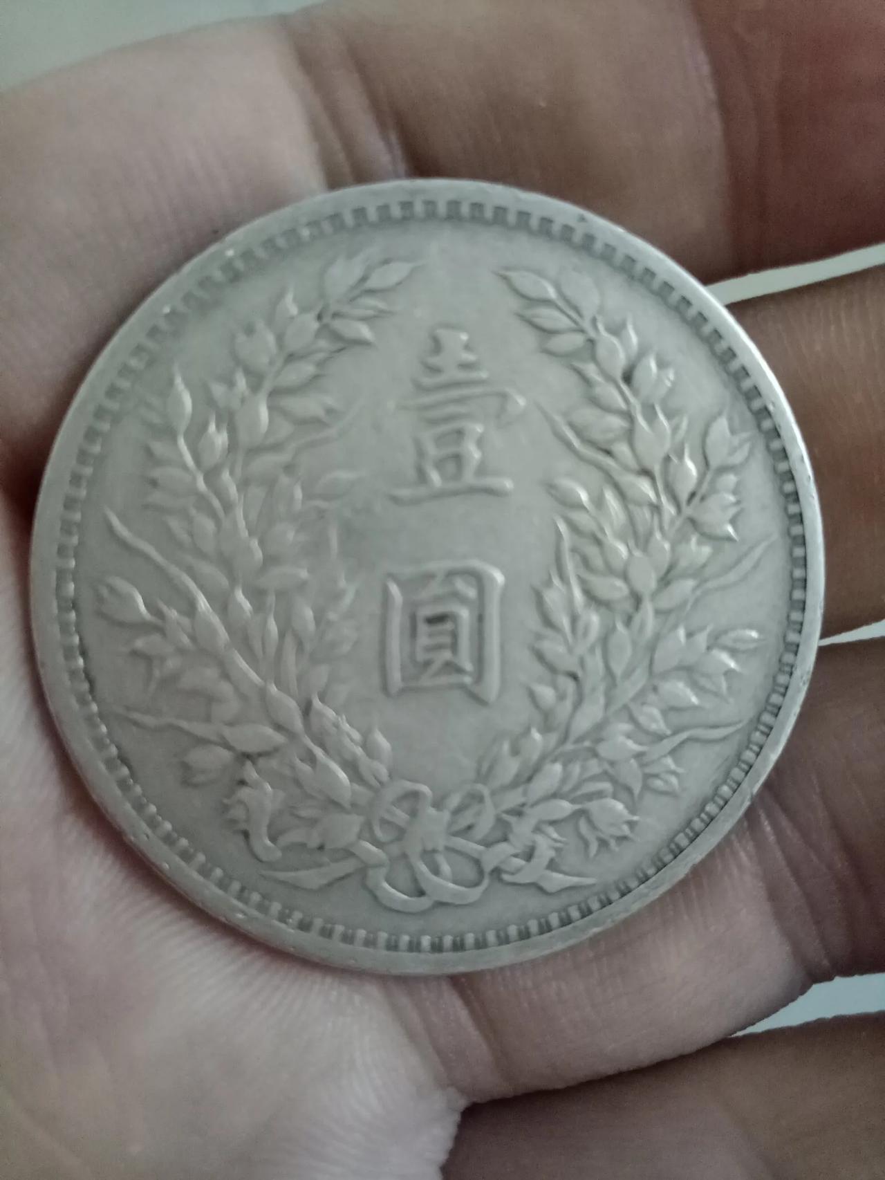 我今天在半路，看到一个收古钱币的阿叔摆摊，我在他摊位前看了几分钟，我问他，我蛮感