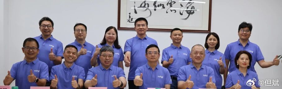 你仔细看我担任过理事长和名誉董事长的四川海惠助贫中心成立18年捐赠的对象都是边穷