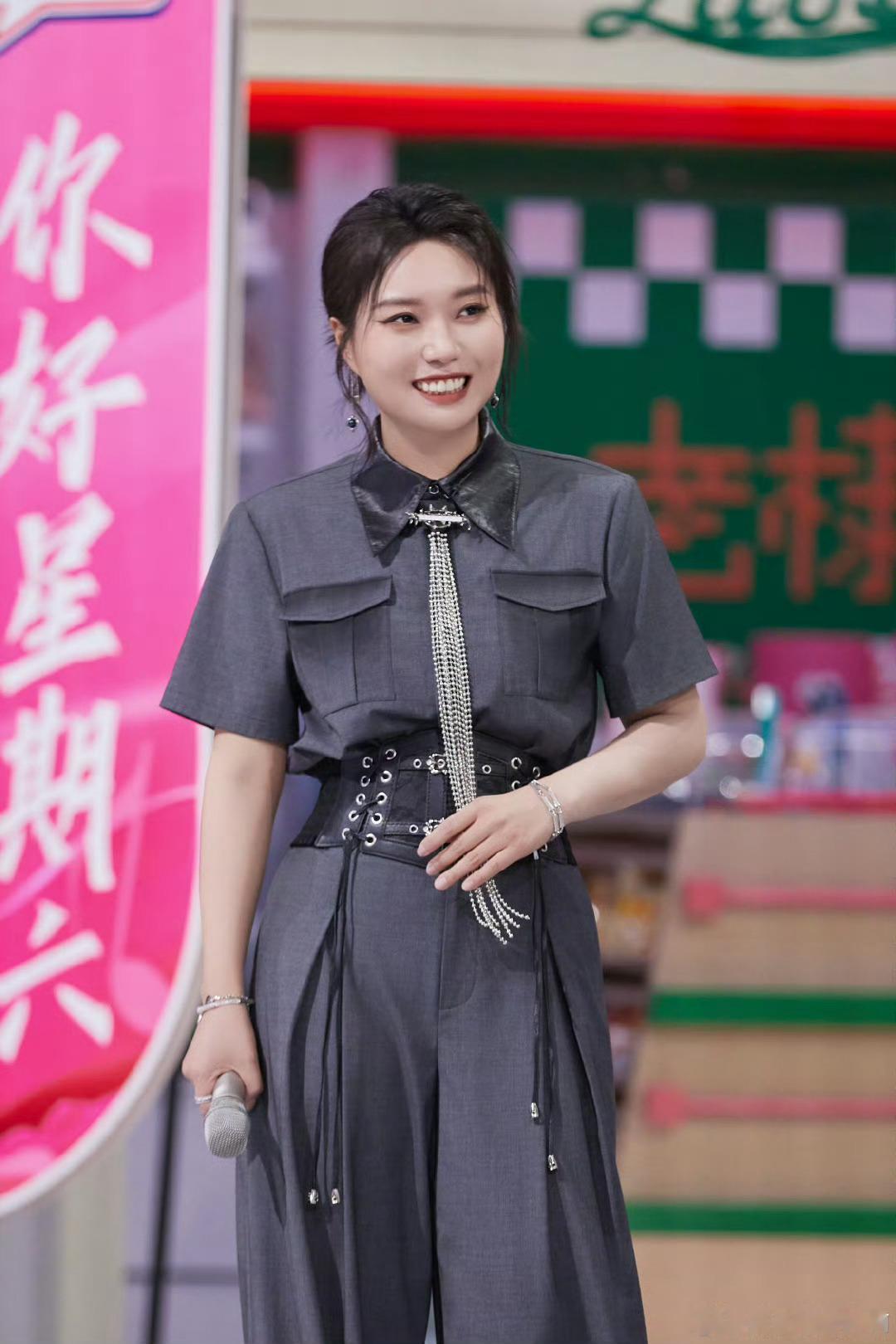 李雪琴快瘦得不到100斤了 ​​​