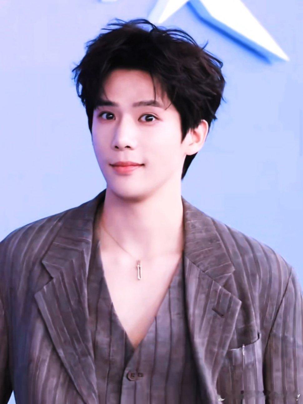 周生生品牌青春代言人王安宇 王安宇现在就出发3你在我的生命中 是那最闪亮的星，一