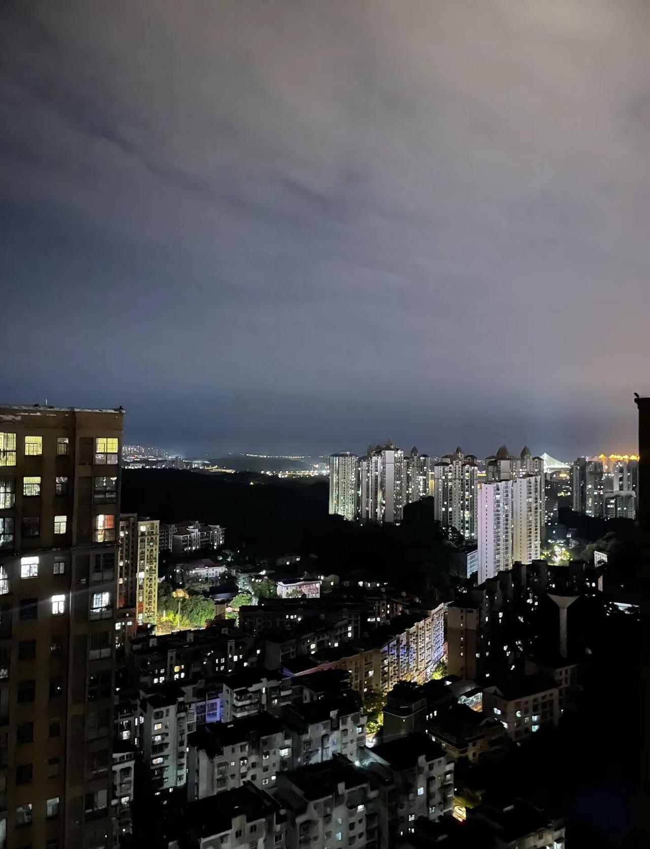 欧美多年一直在能源领域布局双线牵制手段，从传统石油到新能源电池原料层层设局，环环
