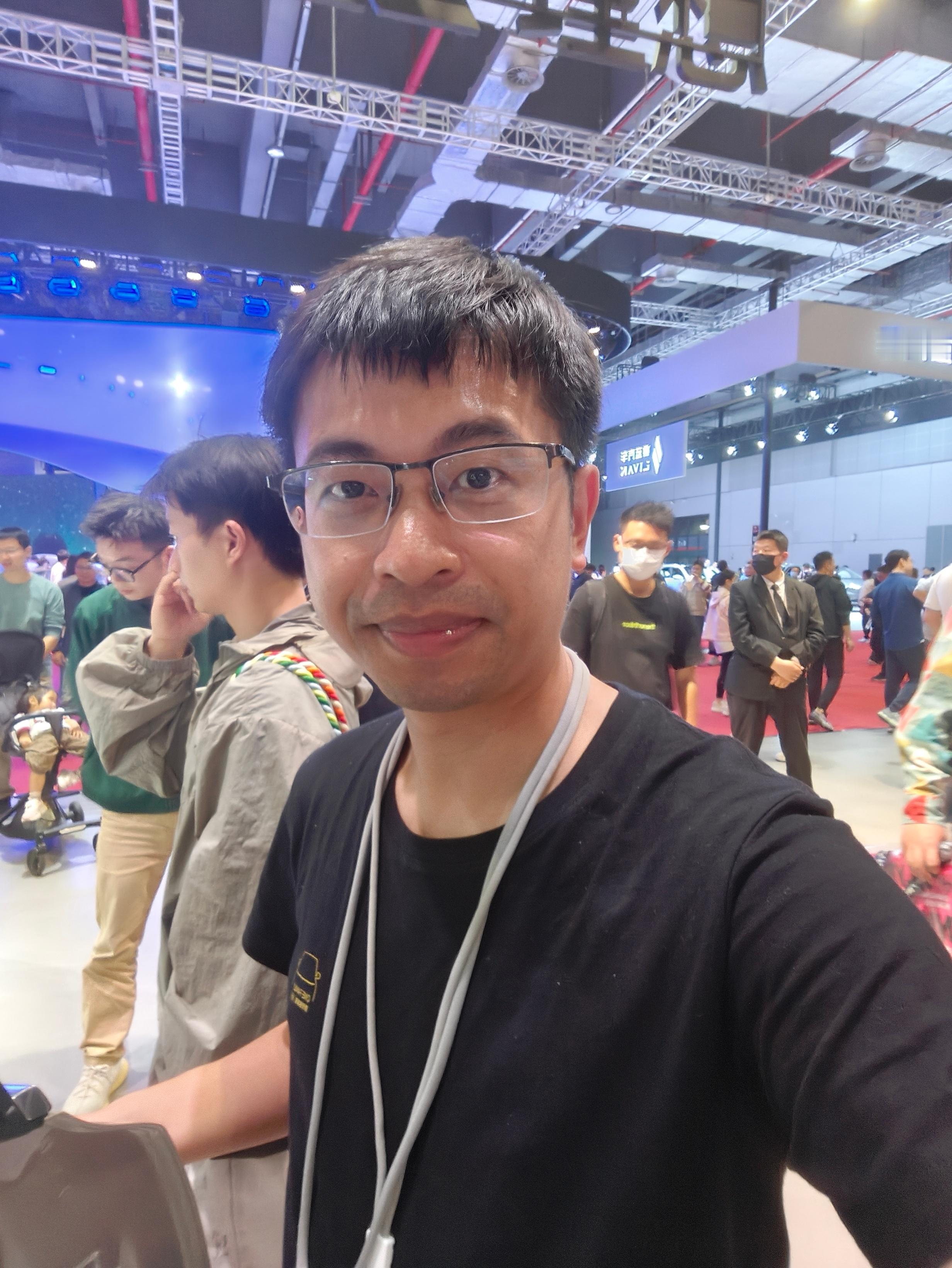 评论区，有人骂我又黑又丑哼，你爱看不看吧我想发就发[哼][哼][哼] ​​​