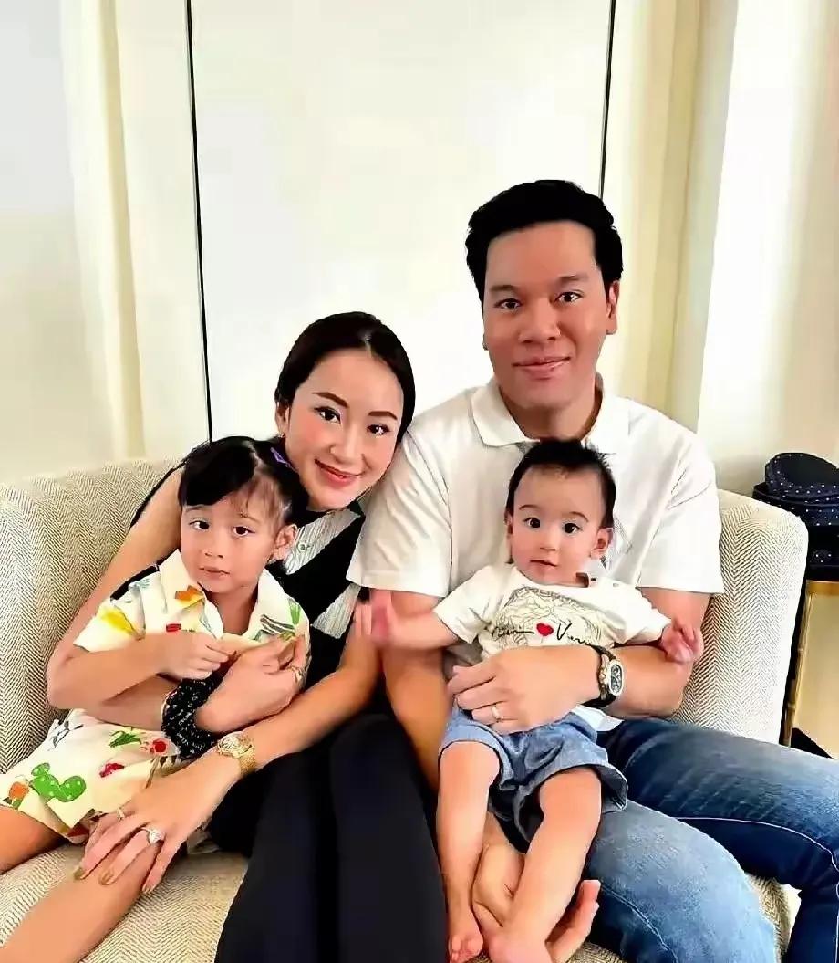 佩通坦丈夫皮塔卡为什么力挺佩通坦继续出任泰国总理？
首先皮塔卡全名皮塔卡·苏克萨