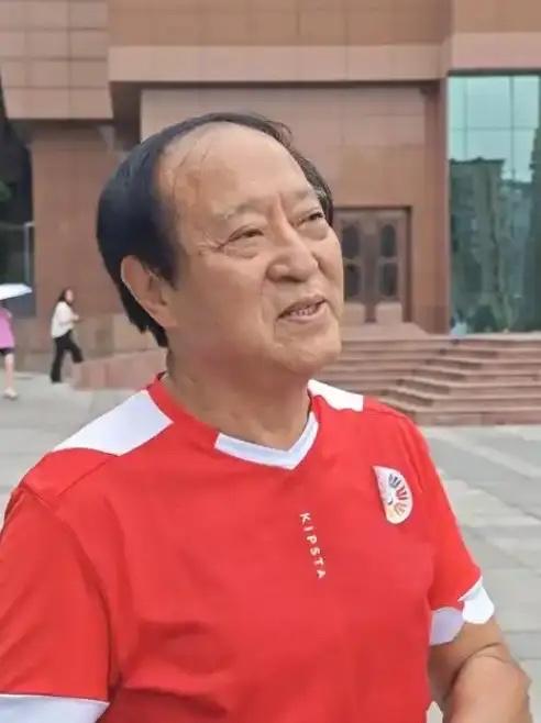 万万没想到，折腾半生、一度倾家荡产的牛群，晚年竟被美国毕业的儿子牛童，用最朴素的