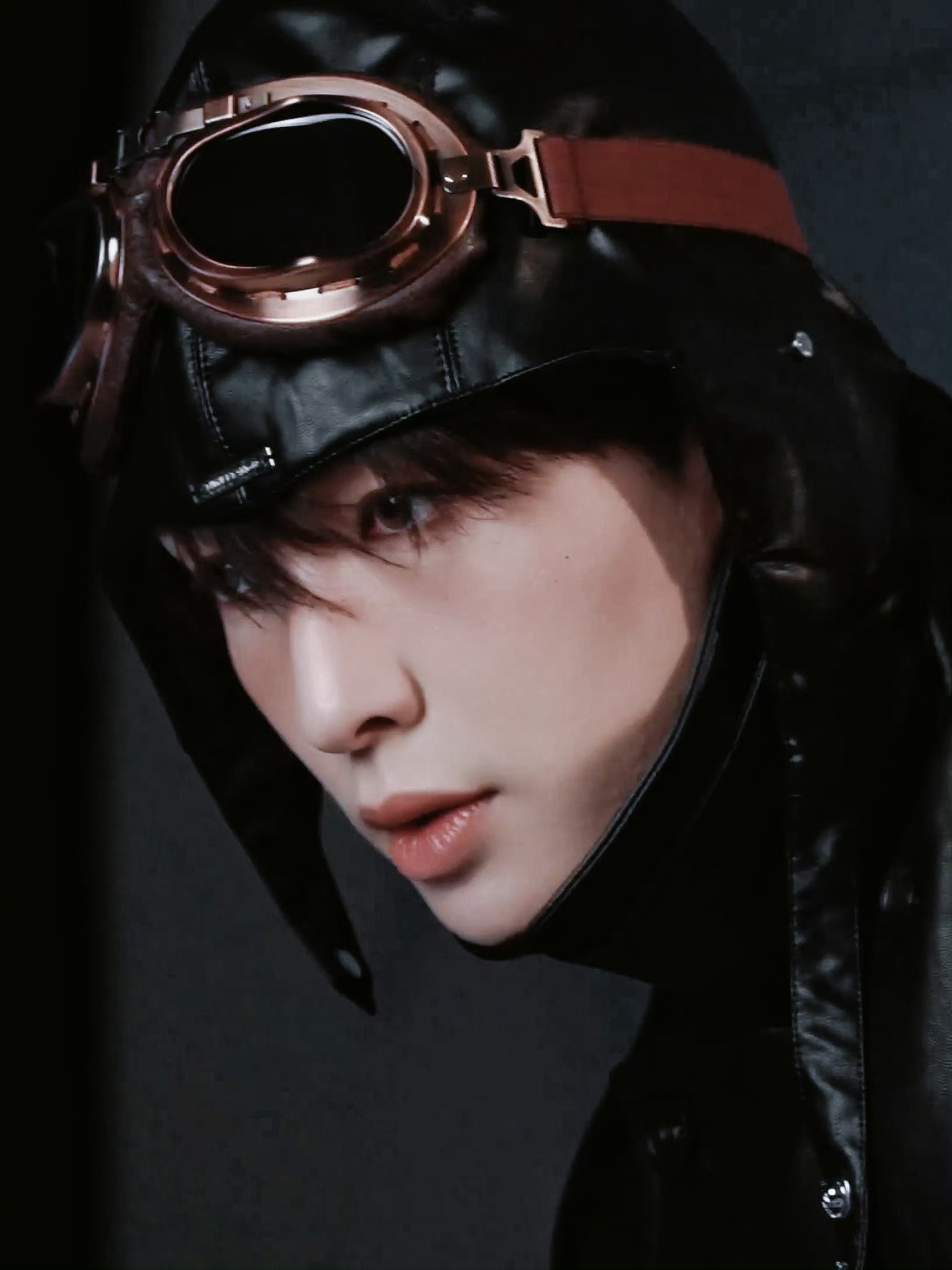 张艺兴时装男士十二月刊封面宝宝早上好张艺兴时装男士闭年刊封面qeelin全球品牌