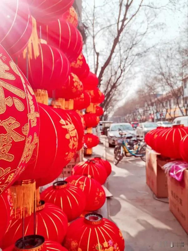 看到“年年顺顺利利”求下联
挺有挑战性
“岁岁平平安安”就很好
“年年”对“岁岁