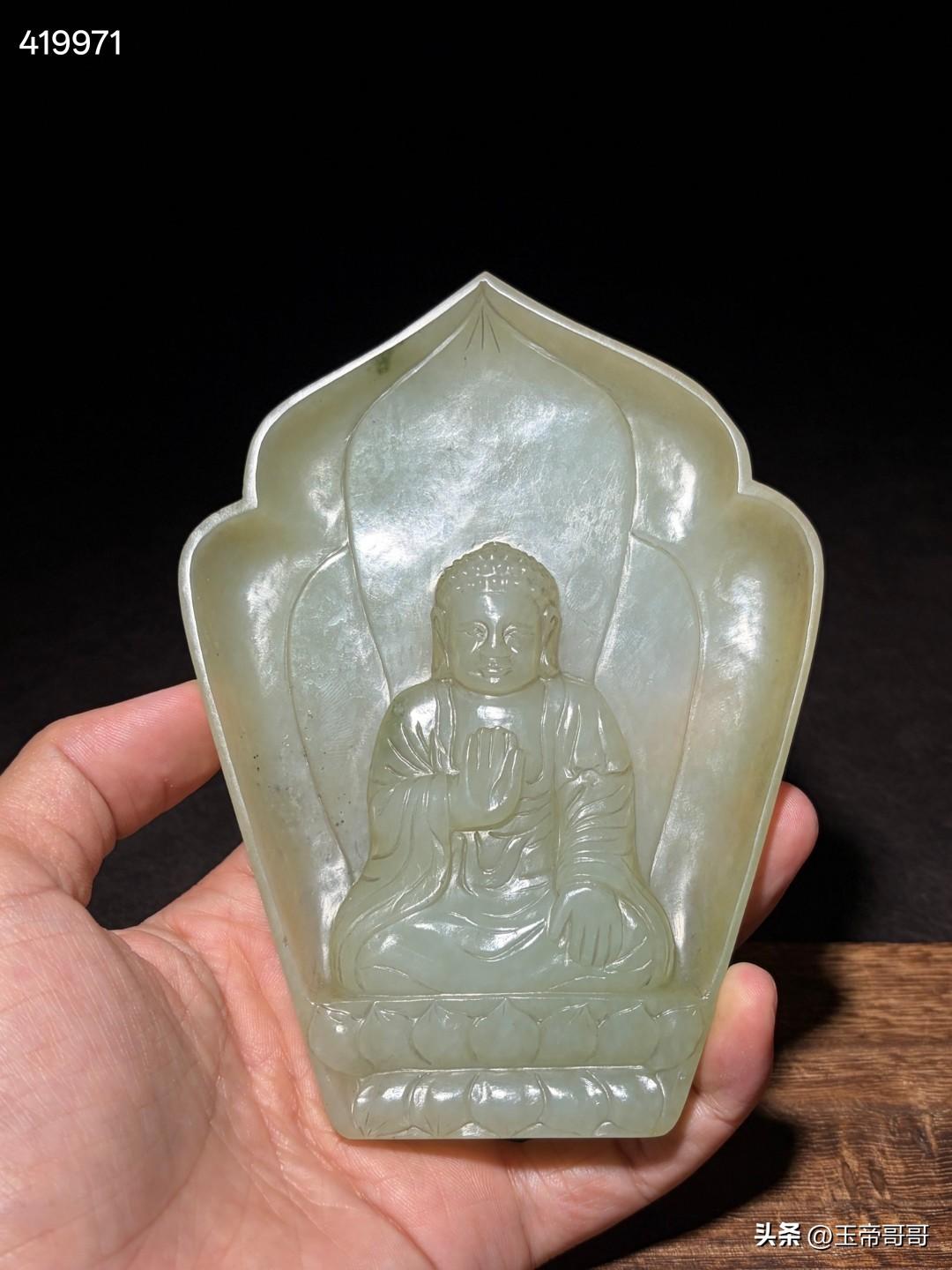 清和田玉释迦摩尼佛摆件
尺寸14.3×10.7×1.35厘米