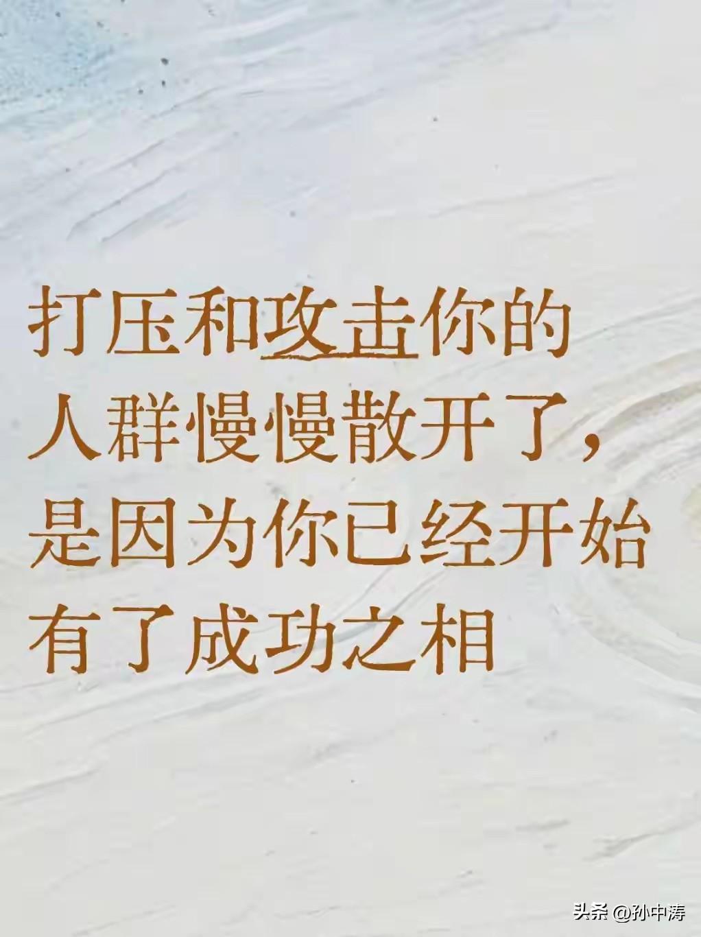 累正常，不累才不正常。
前阵子重翻余华的《活着》，福贵前半生把家底赌光，爹被气死