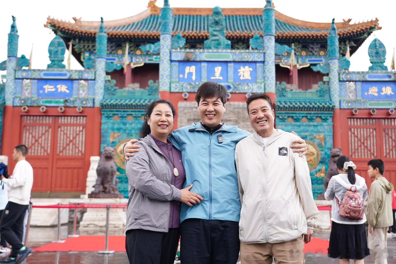带全家人出来旅游一趟80岁的老人对理想同学十分满意理想同学理想汽车三公李 ​​​