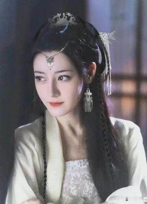 《白日提灯》

腾讯古装剧《白日提灯》 主演：迪丽热巴、陈飞宇 导演：潘安子（显