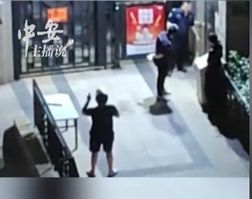 活不起了！深圳，一骑手连续两晚在小区门外大声控诉，原因是他送了一单96元的外卖，
