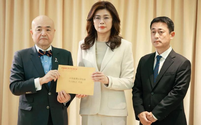 希望网友们“永远记住这个日子：7月31号，她（郑丽文）自掏腰包给日本地震捐100