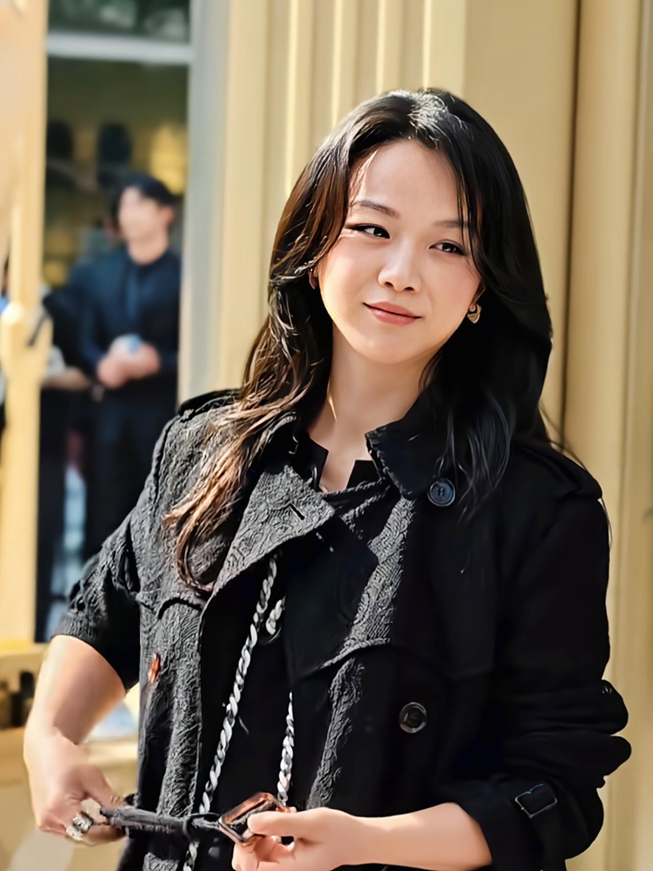 汤唯46岁了，我不意外，
汤唯怀上了二胎，我也不意外，
但是我真的没有想到，她现