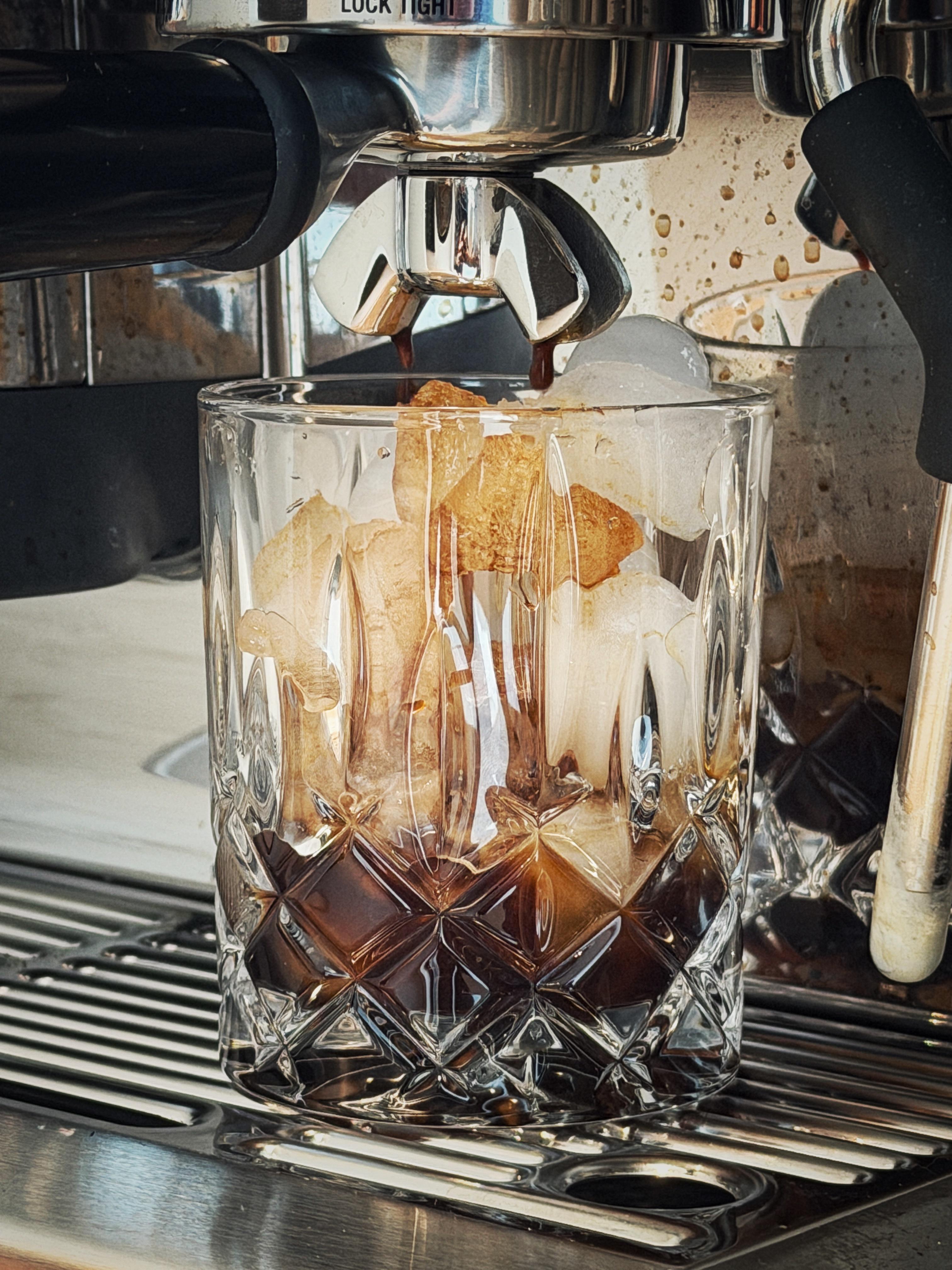 作为一名赛车手，我偶尔也会给自己做冰美式🧊☕️欣哲频道咖啡