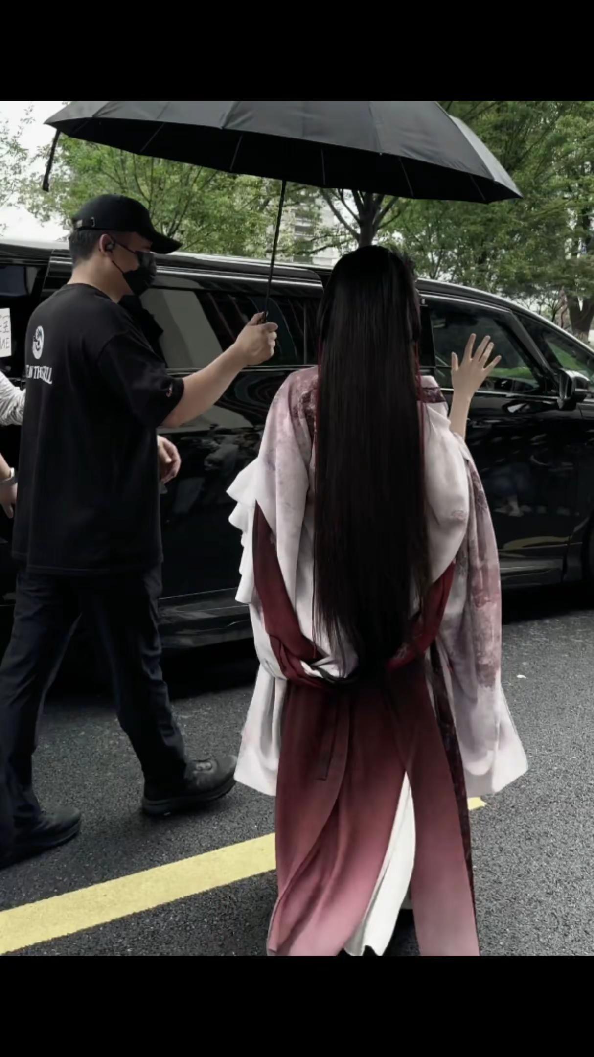背影就已经很美了。虞书欣 何盼 念相思