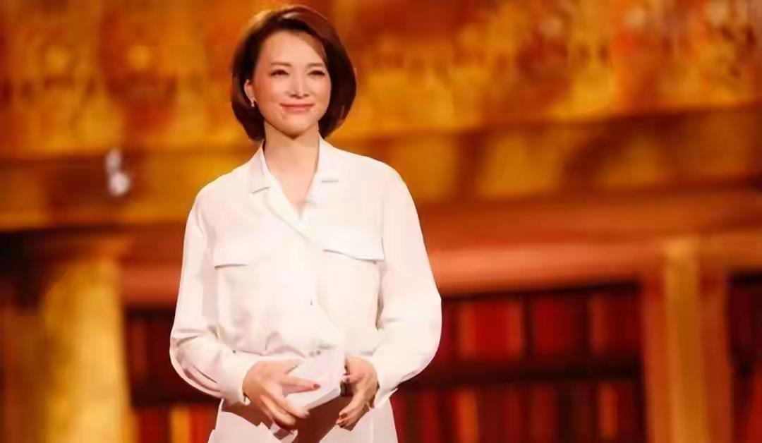 从央视一姐到低调生活，董卿的消失从来不是“遮羞布”
 
曾经连续13年主持春晚的