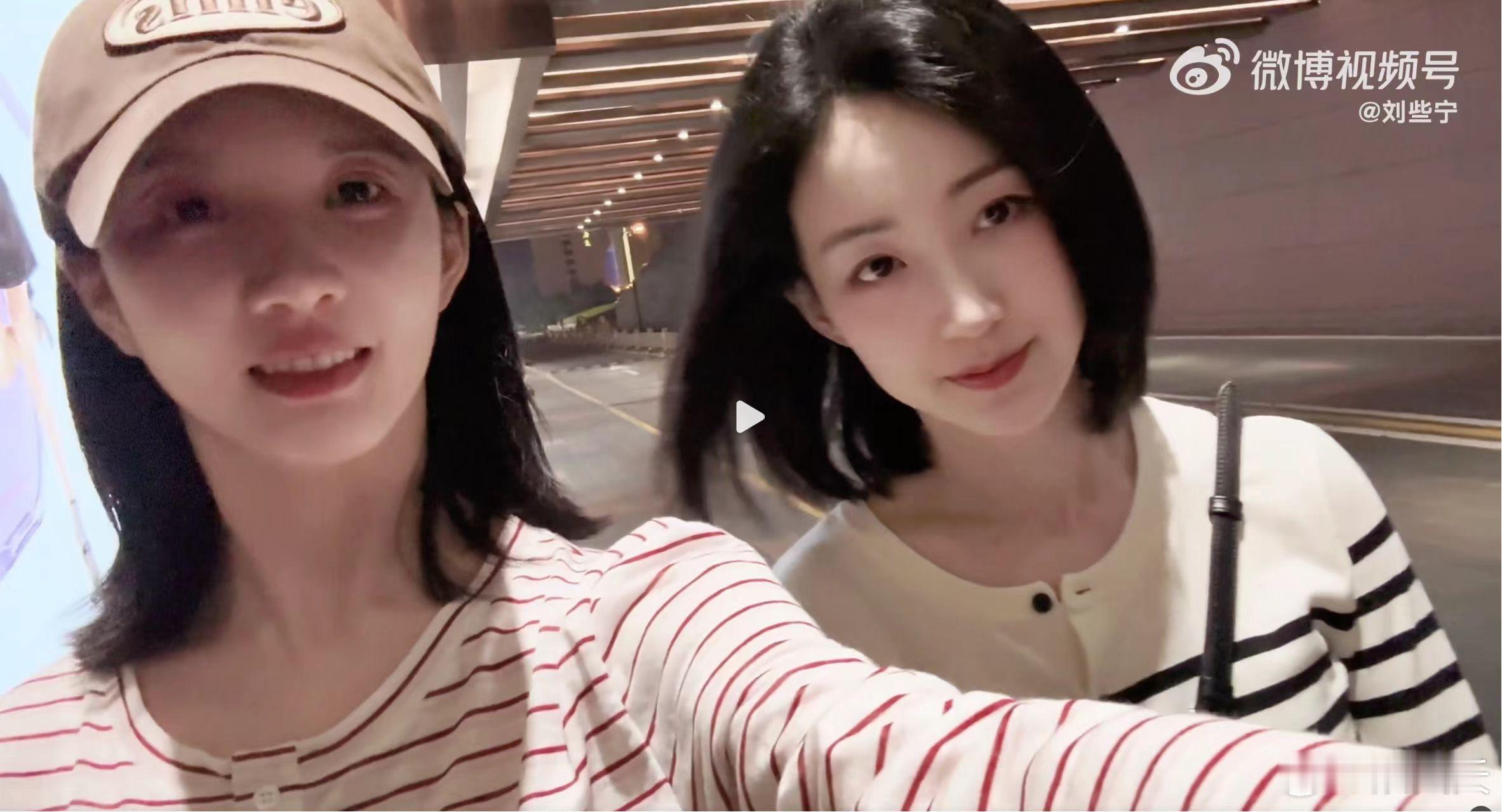 刘些宁辛宝罗同框梦回gugudan 两个短发妹宝同框啦！些宁友宝女属性藏不住啦，