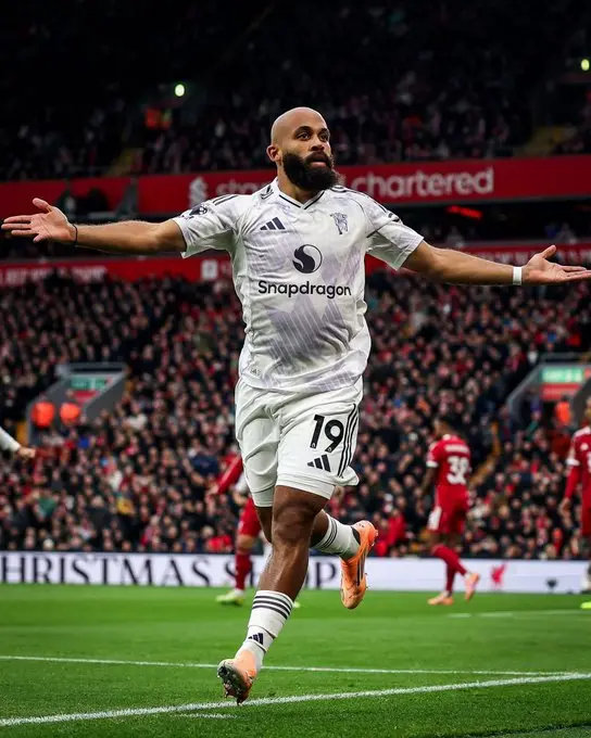 本赛季英超每90分钟+非点球破门最有效率的两人：哈兰德 0.77球/场姆伯莫 0