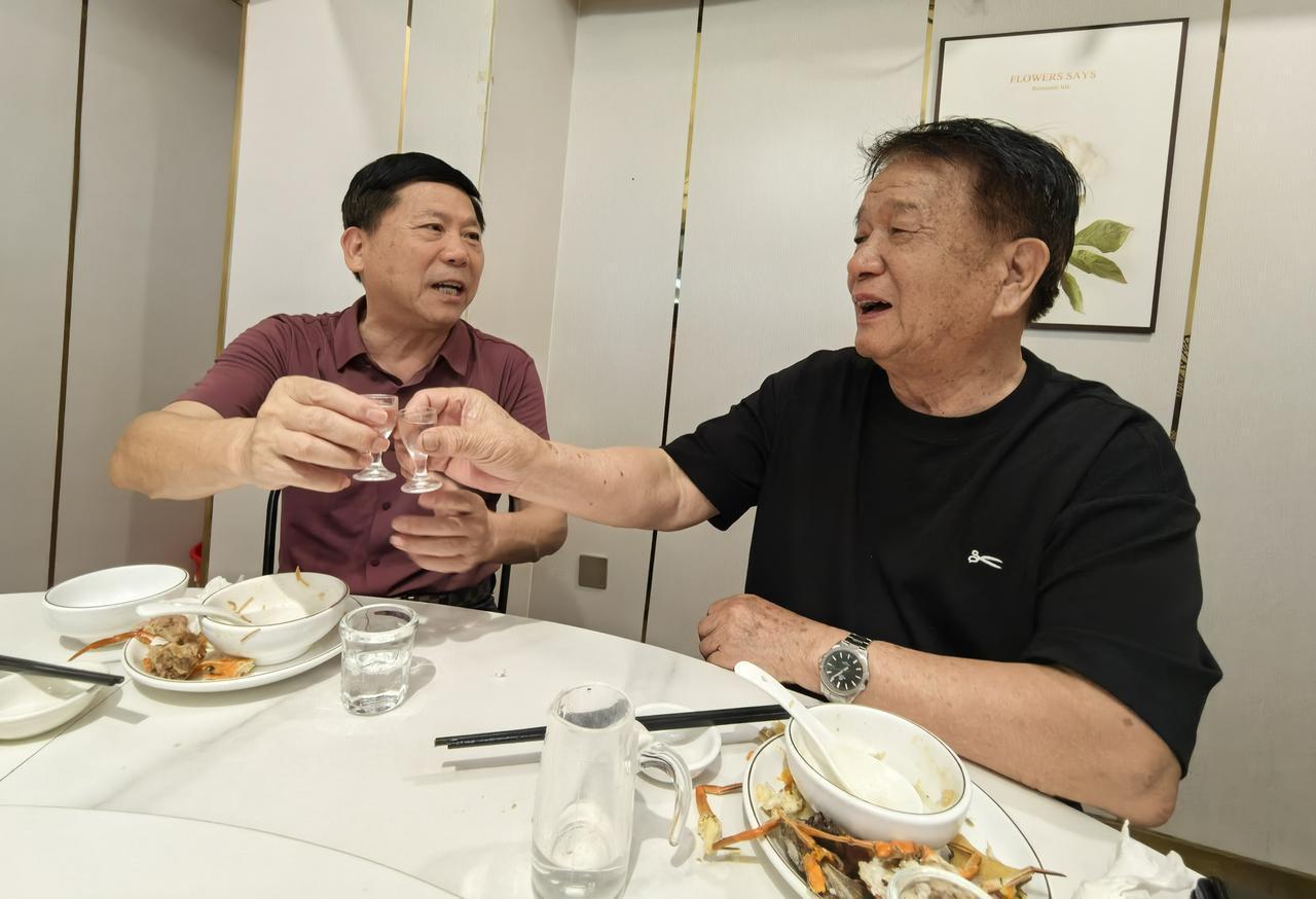 近日，德高望重的家乡人物画家李清达先生应优秀的退休高级教师，也是书画家的李金杜兄