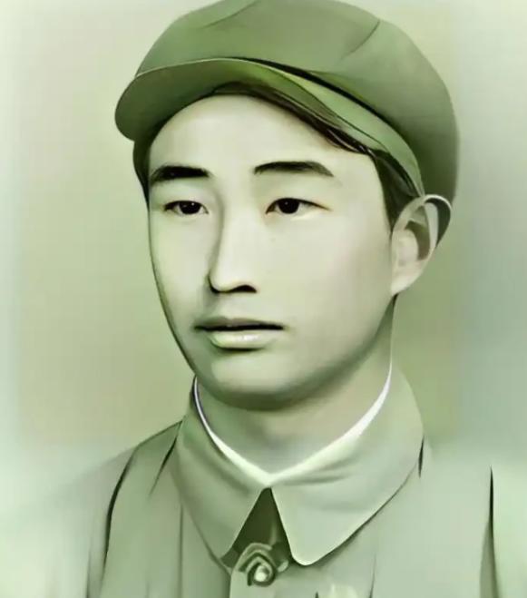 1943年，日军空袭时，18岁战士宋岭春仰面躲在草丛里，看飞行员探头出来，当敌机