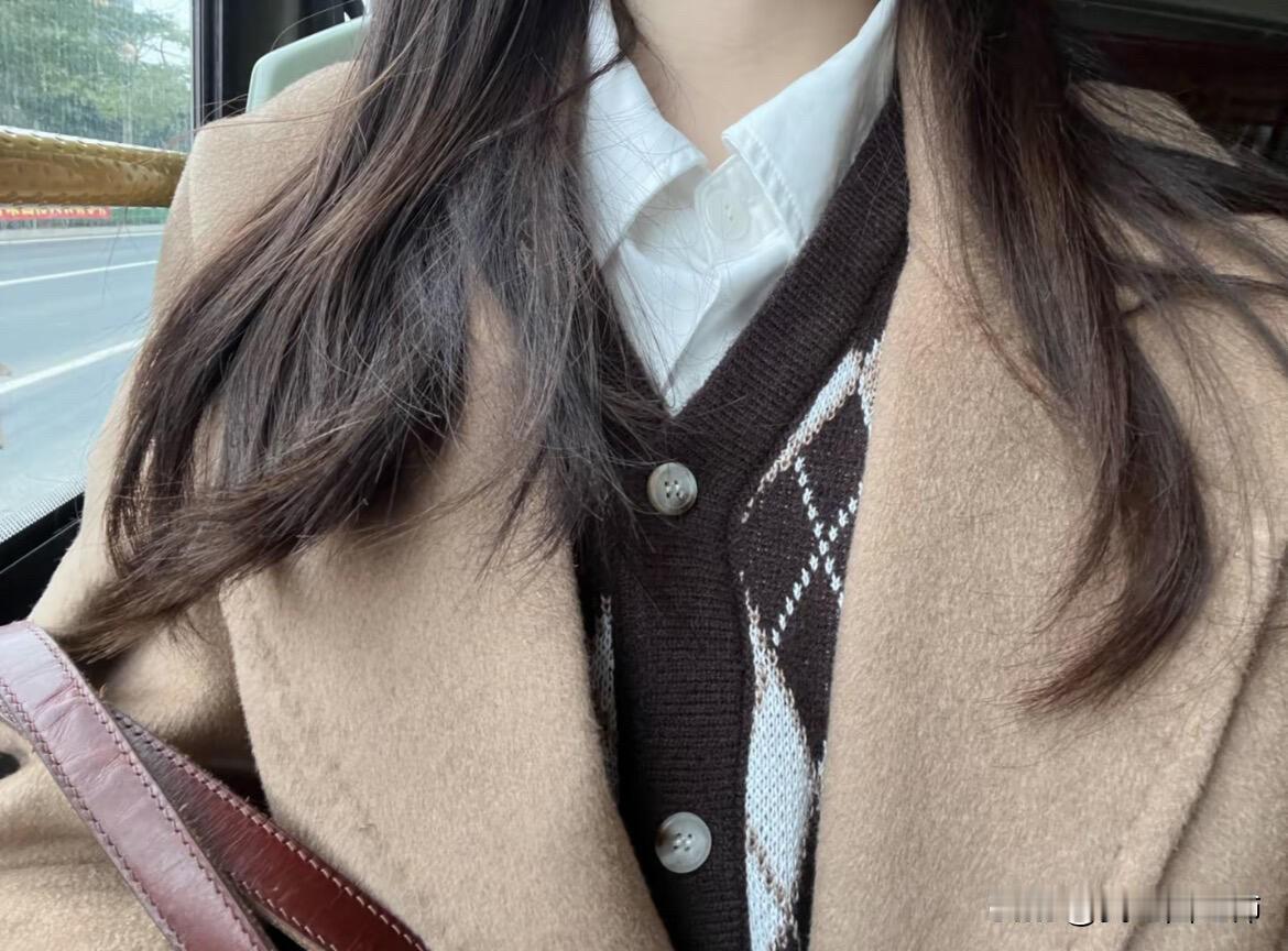 99年 27了 现在每一次回家就像掉进了催找对象的漩涡
我发现我很反感家里介绍的