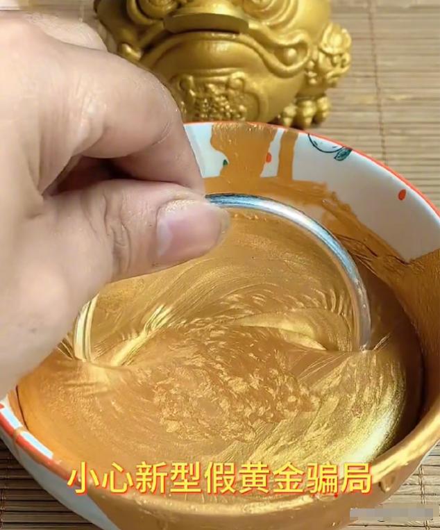2024年，上海，女子花费2.9万元，购买了一款重达49.18克的黄金手镯，还额