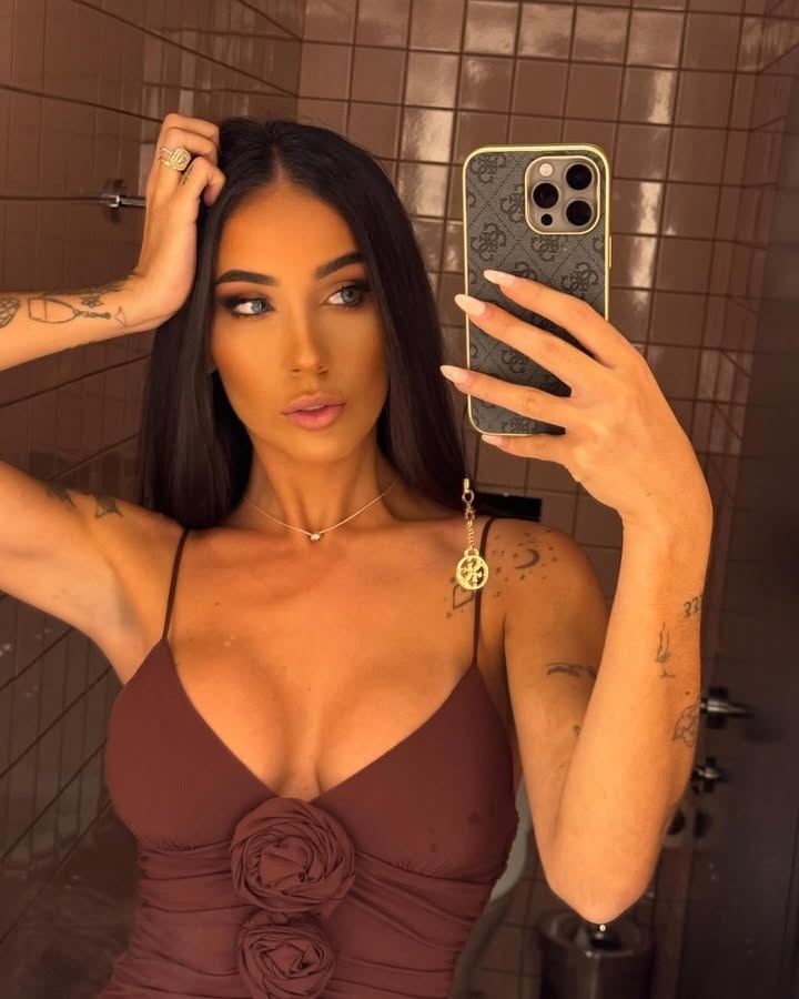 国安28岁外援拉莫斯与妻子 