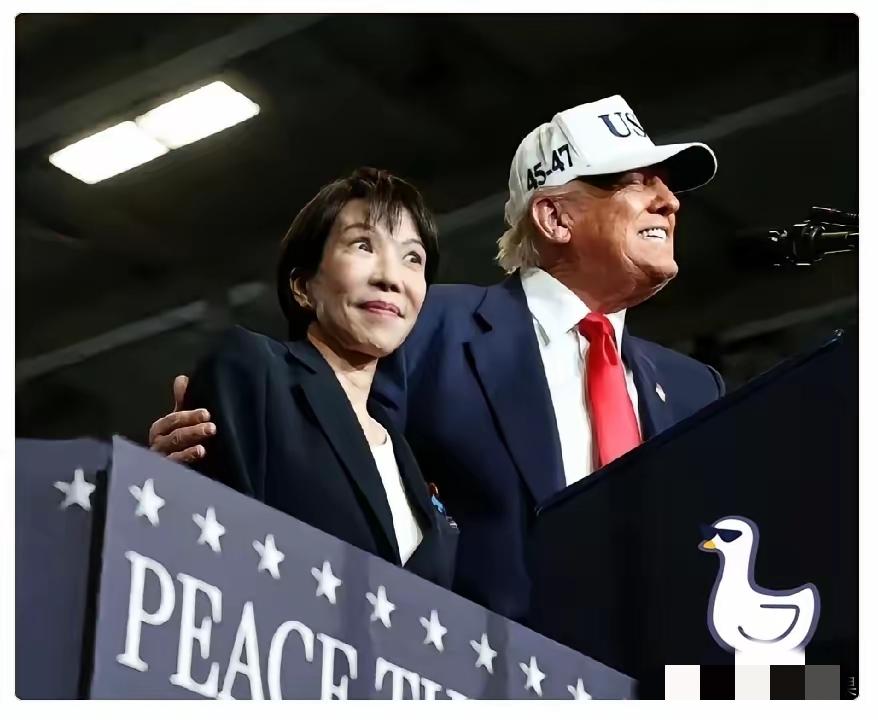 日本人彻底破防了！
​当特朗普把日本女首相搂在怀里的时候，日本人彻底破防了！他们