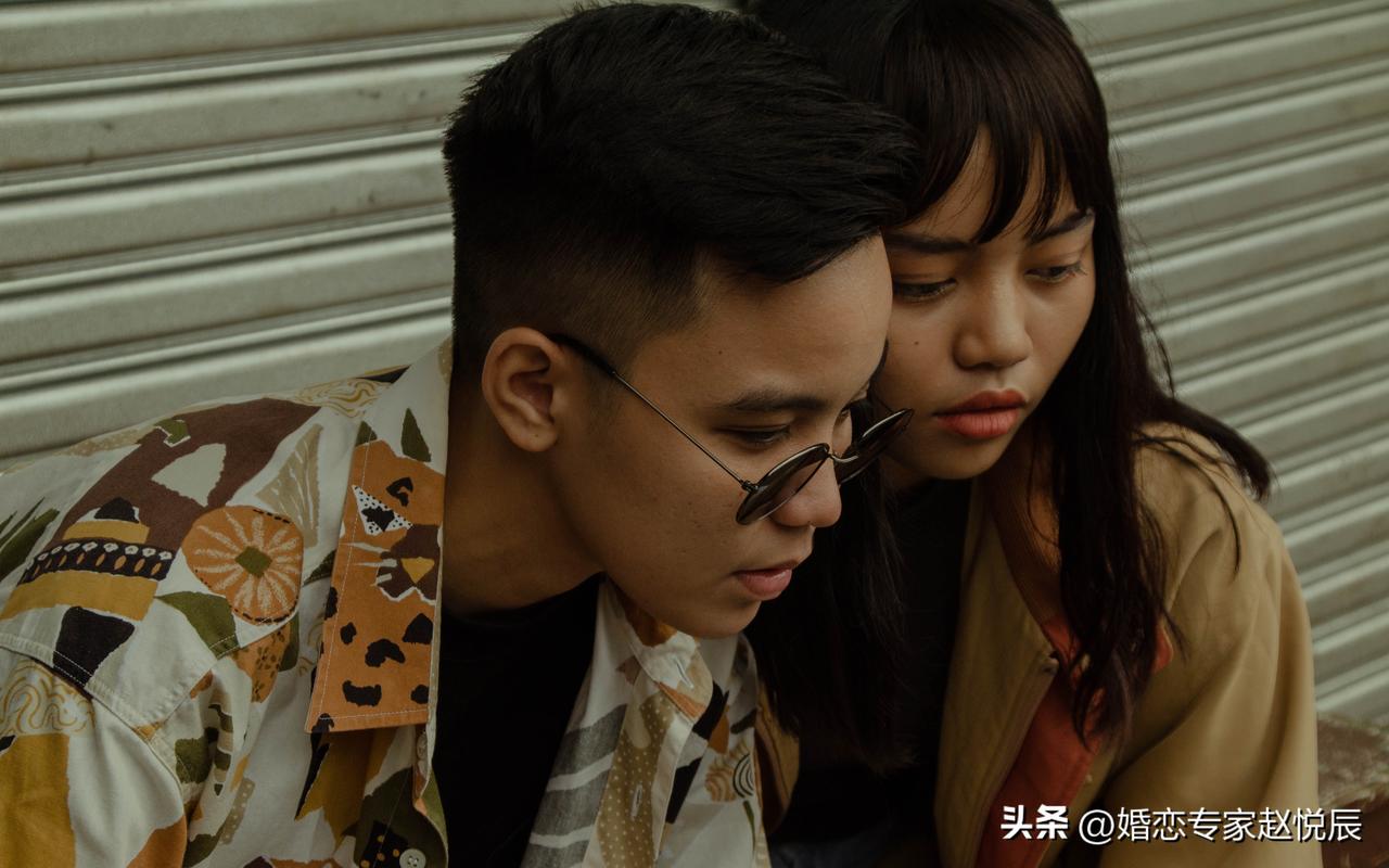 女人都是从哪些细节发觉男人变心的？

前不久收到一条留言说：赵老师，我怀疑老公劈