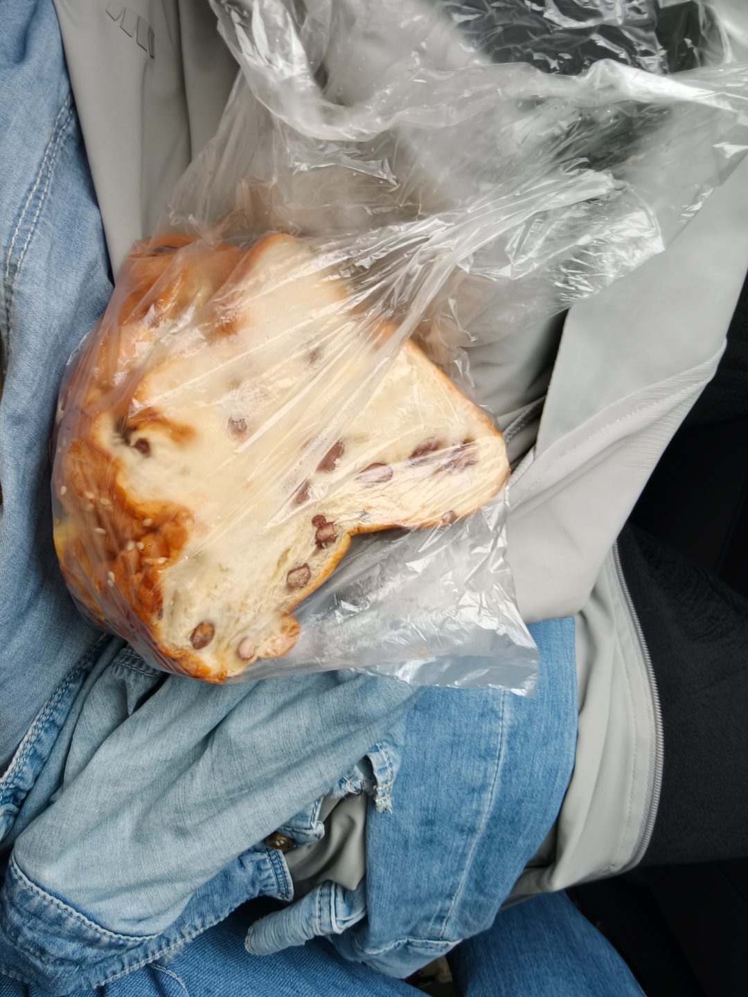 谁的早餐如此捡漏？当然是我啦。不过就喜欢里边的煎蛋和煎肠啦。香喷喷