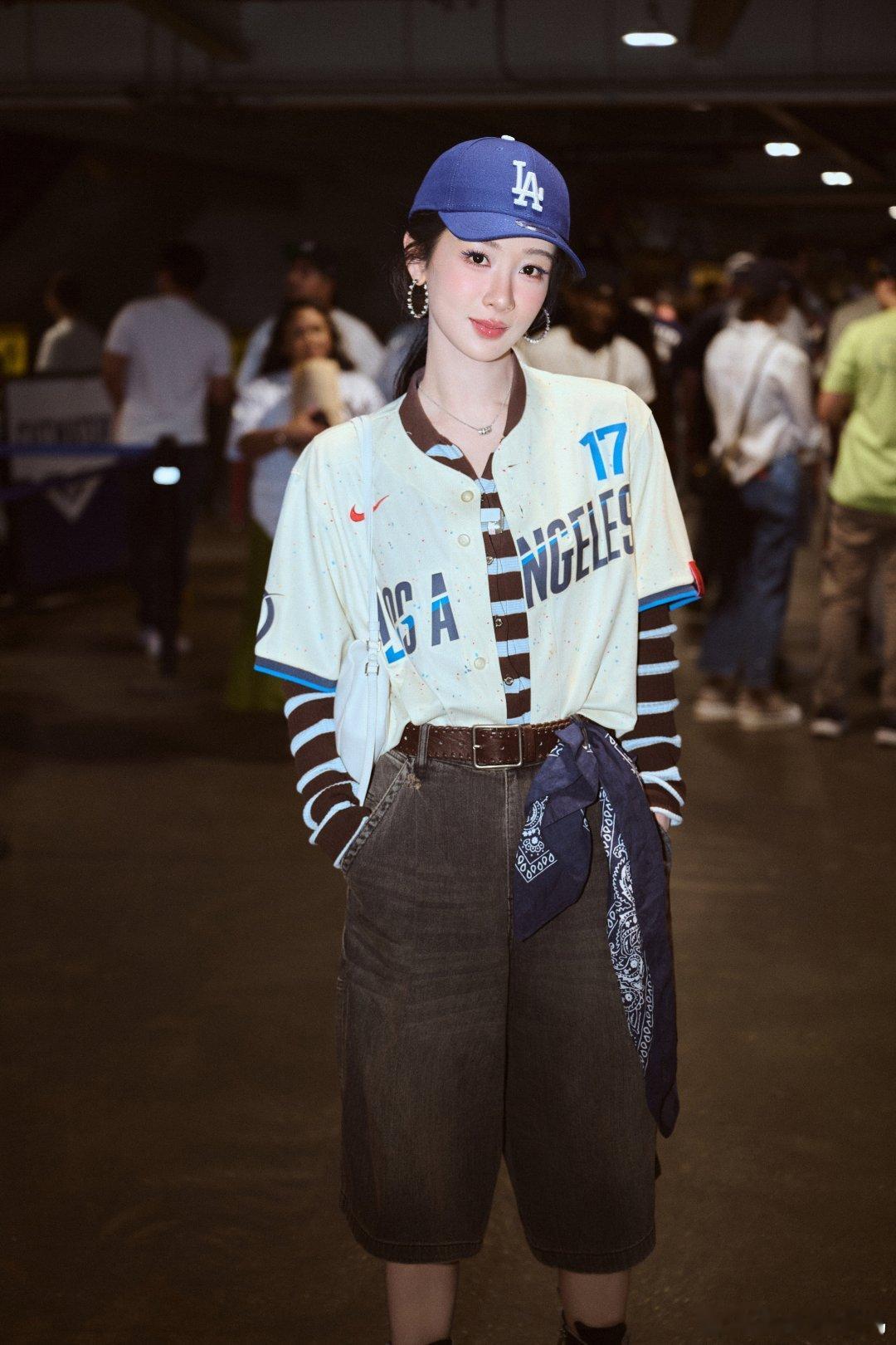 杨紫杨紫生命树 yz杨紫李祯“灯光照射你身，似夕阳的微光，是我追随的温柔”"𝓣