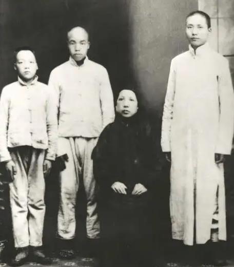炮轰老天爷！暗助红军十万弹药？揭秘广东南天王荒诞人生
在民国时期的诸侯军阀中，“