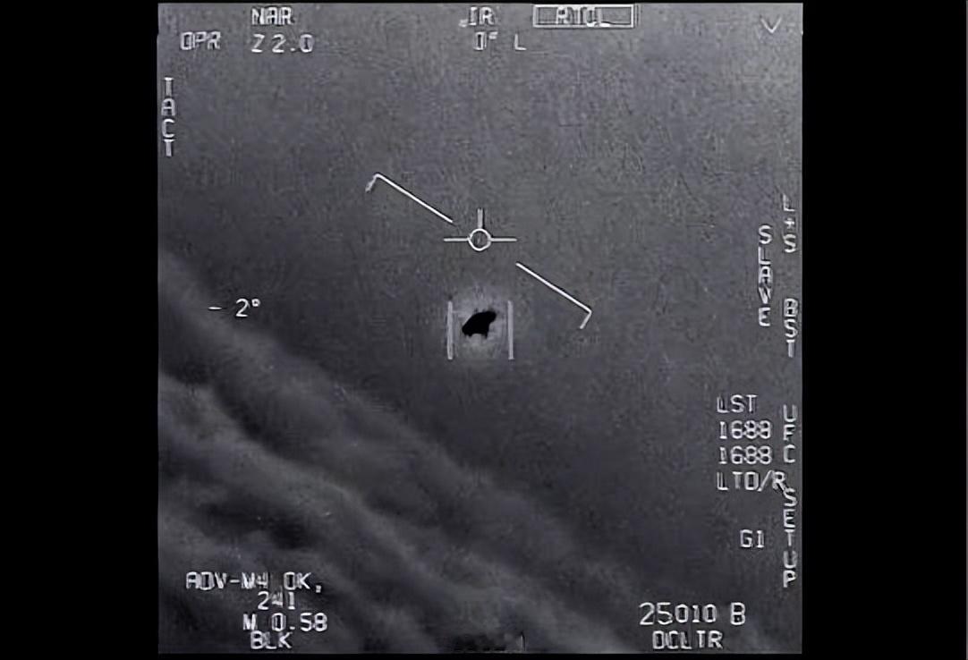 为啥UFO只在美国被发现？这是一个伪命题。
全世界各地都有过UFO的目击报告，从