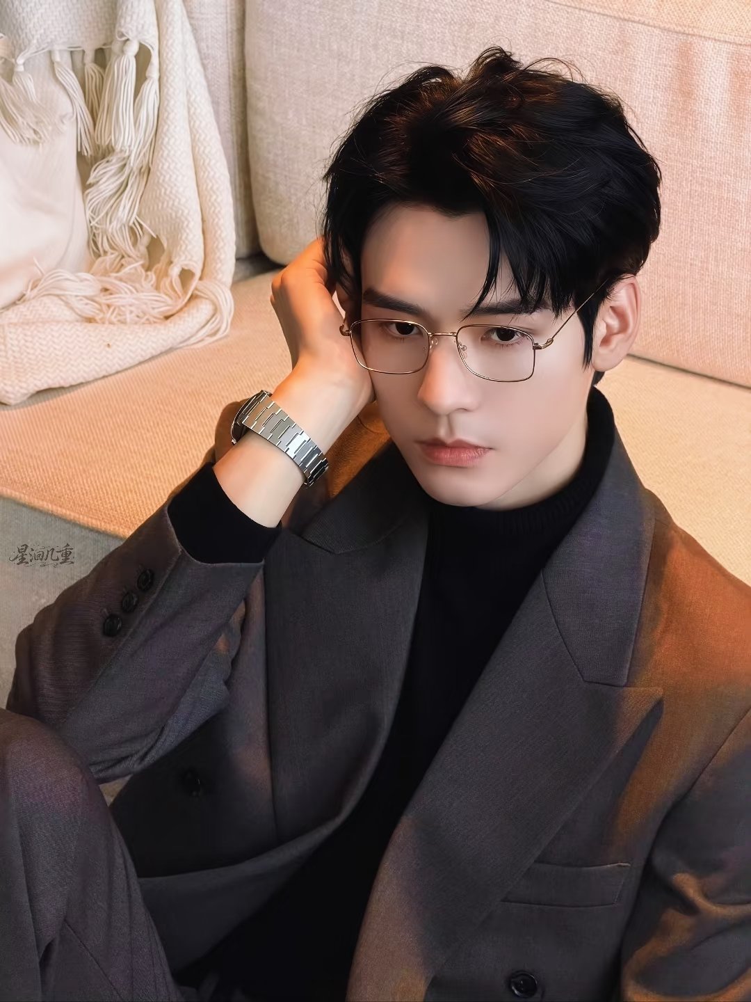网友票选出最适合戴眼镜的男明星：TOP9 王安宇TOP8 曾舜晞TOP7 龚俊T