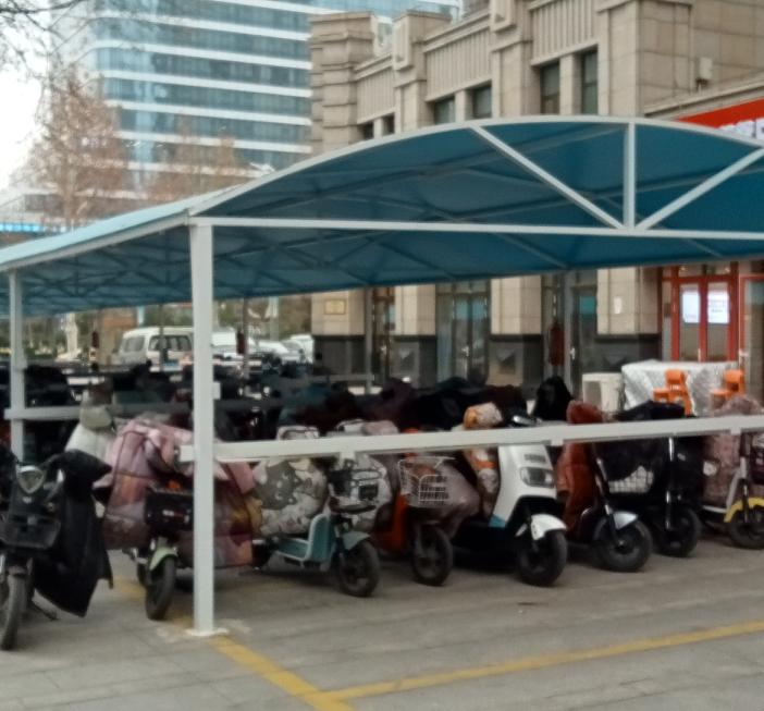 小区里的电动车充电桩，总被几辆老头乐占得满满当当，我们想给电动车充电都特别费劲。