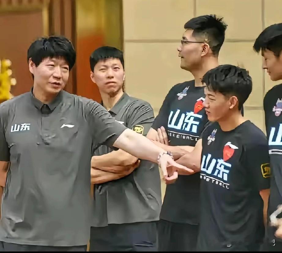 山东想要拿下江苏，必须防住对方的三分！
今晚山东对阵江苏，除了发挥我们的内线优势
