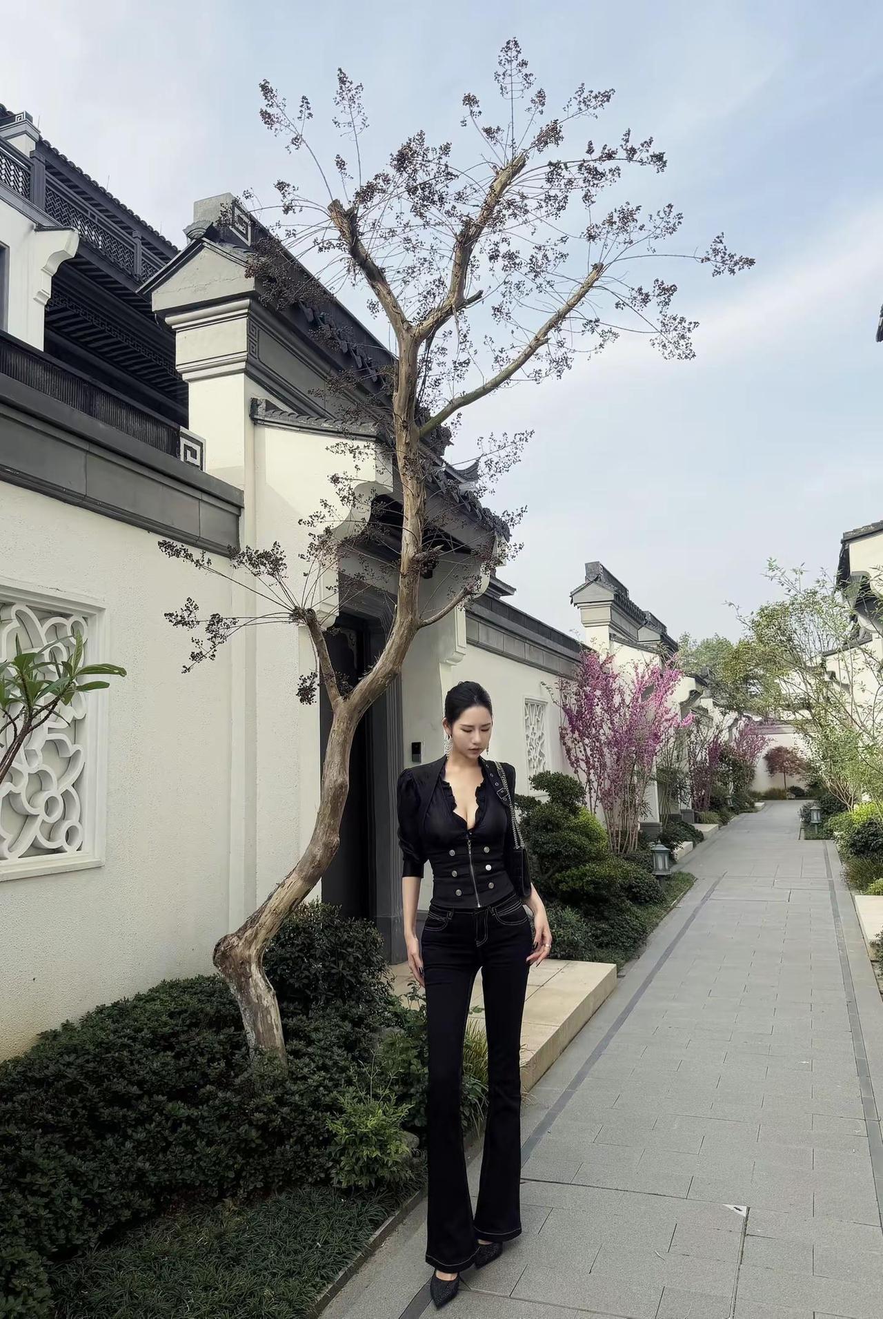 不上相是一件很残忍的事情～别墅里的东方美 中式庭院穿搭