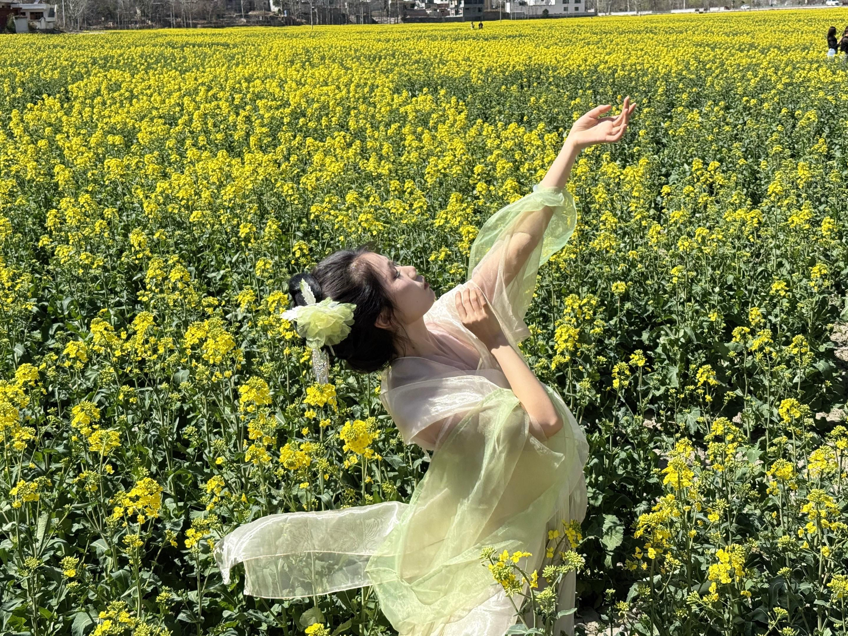 “何必一厢旧梦悠悠诉我心。”