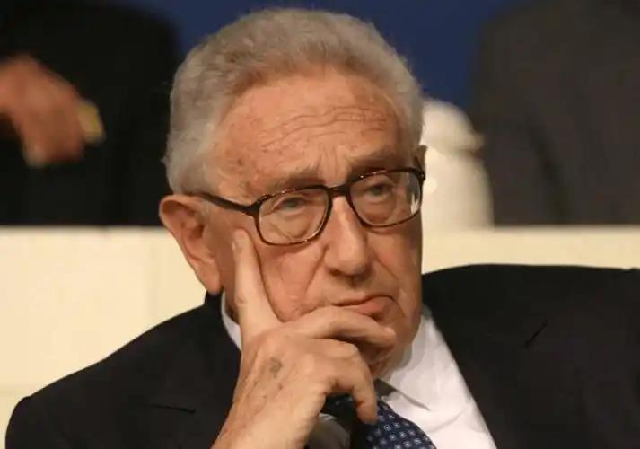 美国战略界最近那句，“中国比苏联更难对付”的感叹，说白了就是承认，自己过去二十年