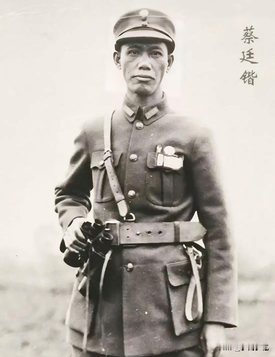 三千洪门兄弟持枪护驾！这个抗日将军在纽约码头，震碎了洋人偏见
 
1934年深秋