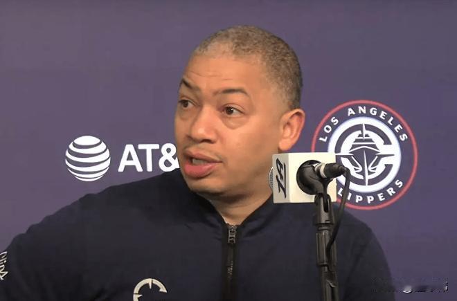 球队大脑！泰伦卢谈哈登：

“哈登是球队的大脑。”

“有他在场上。”

“我会