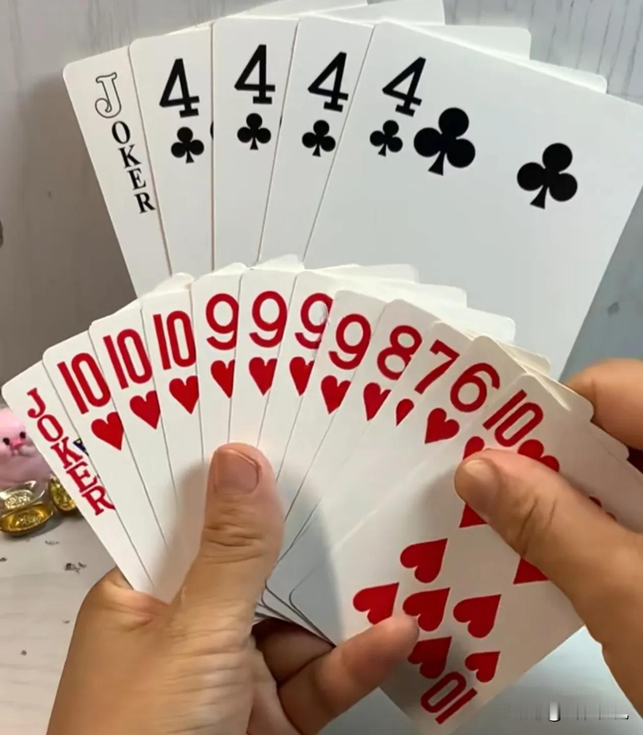 欢乐斗地主巧解残局。
规则有连有带，最多3带1，也可以3不带。下面先出牌。谁能赢