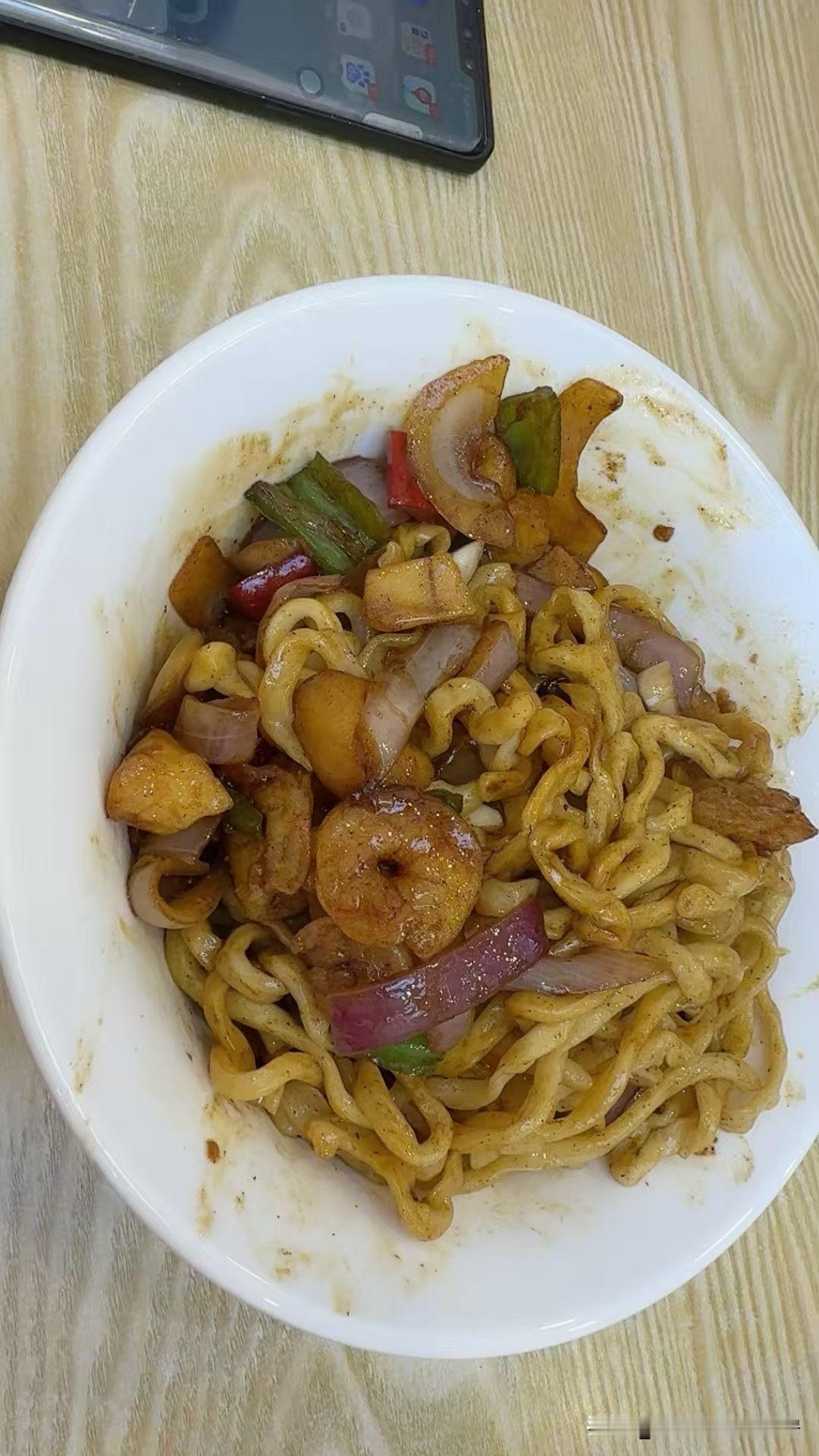 打工人午餐天花板！这碗虾仁炒面香到我舔碗！

家人们！今天直接被公司楼下小馆的虾