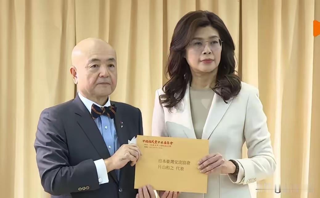 郑丽文为日本地震灾区捐款，还要一个“仪式感”，给谁看呢？

​国民党主席郑丽文今